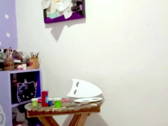 PetiteIvoryqueens live cam preview