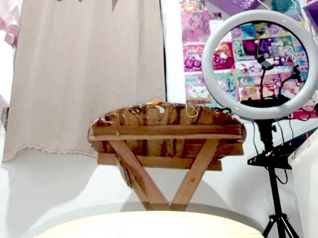 PetiteIvoryqueens live cam on BongaCams