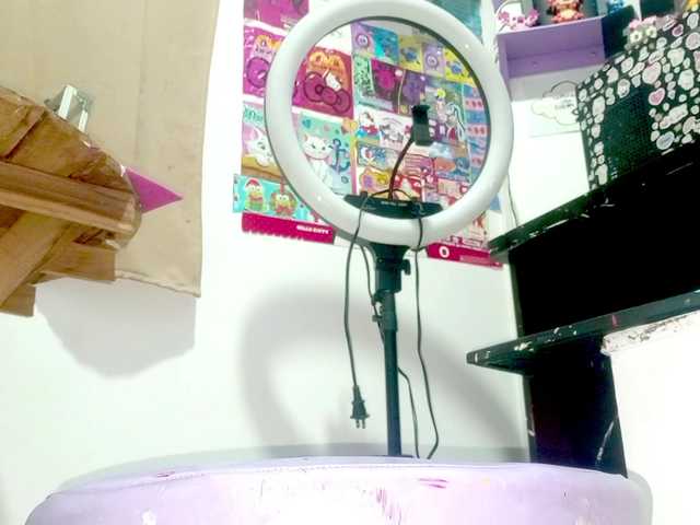PetiteIvoryqueens live cam on BongaCams