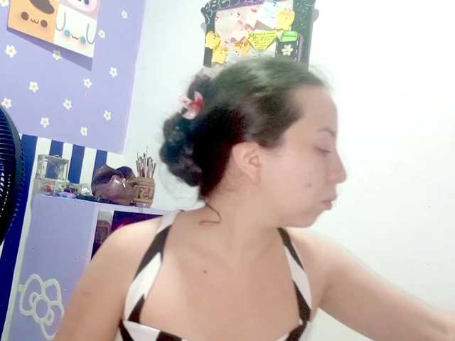 PetiteIvoryqueens live cam on BongaCams