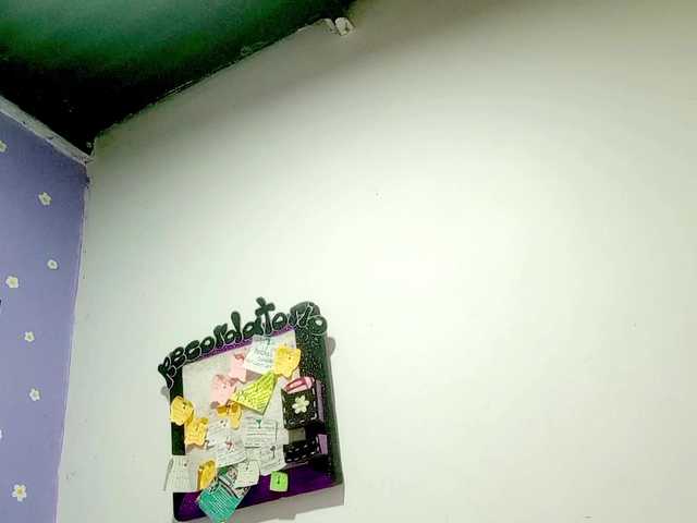 PetiteIvoryqueens live cam on BongaCams