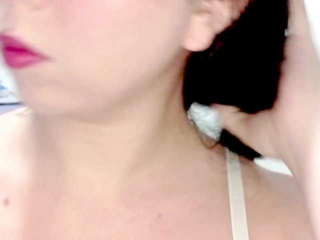 PetiteIvoryqueens live cam on BongaCams