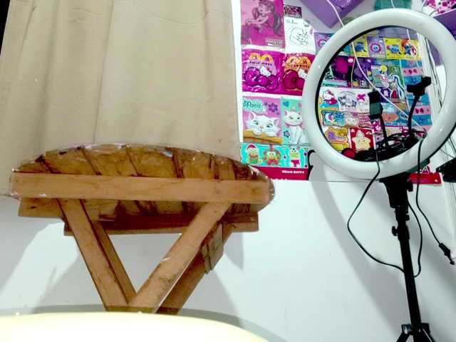 PetiteIvoryqueens live cam on BongaCams