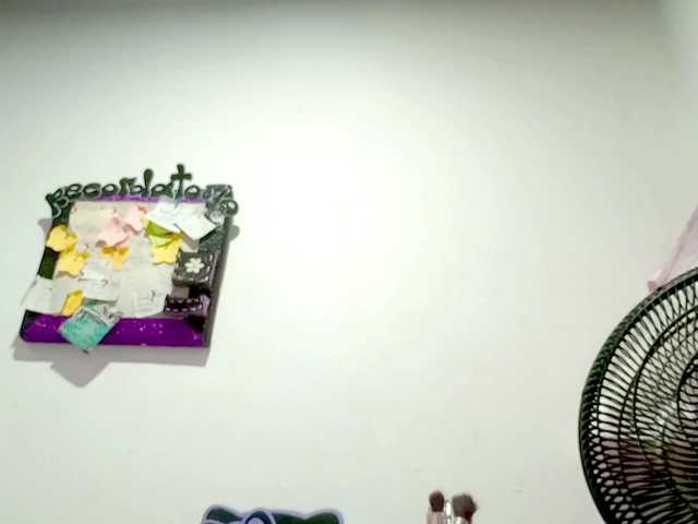 PetiteIvoryqueens live cam on BongaCams