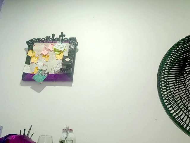 PetiteIvoryqueens live cam on BongaCams