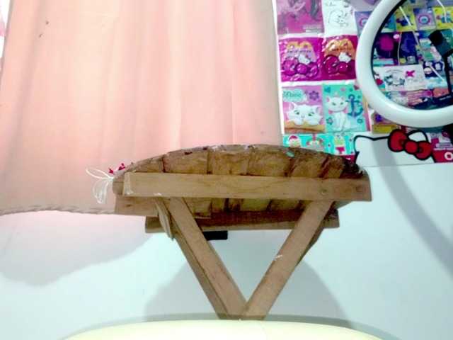 PetiteIvoryqueens live cam on BongaCams