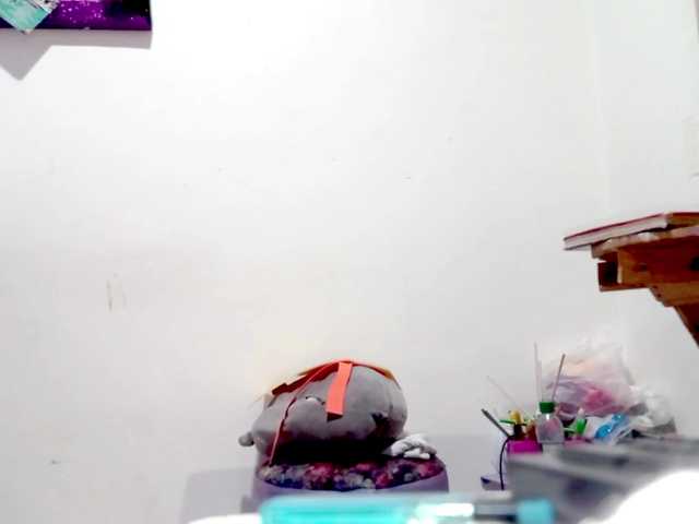 PetiteIvoryqueens live cam on BongaCams