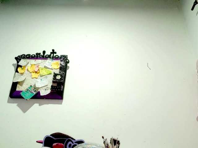 PetiteIvoryqueens live cam on BongaCams