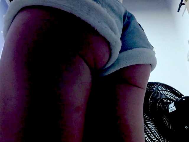 PetiteIvoryqueens live cam on BongaCams