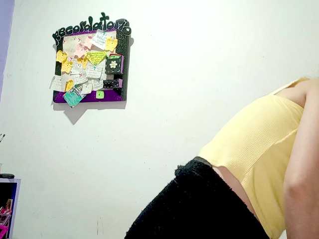 PetiteIvoryqueens live cam on BongaCams