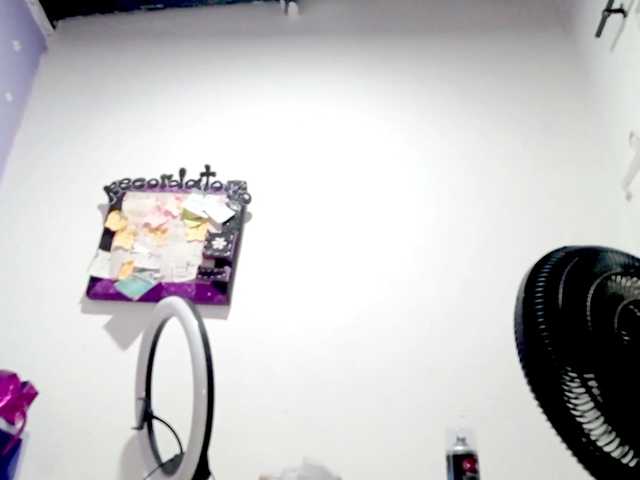 PetiteIvoryqueens live cam on BongaCams