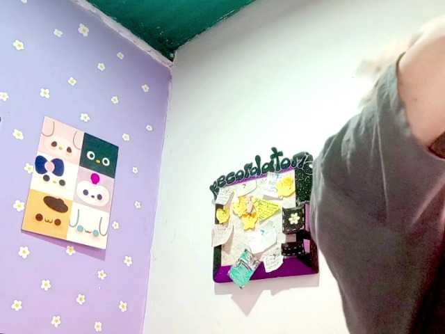 PetiteIvoryqueens live cam on BongaCams