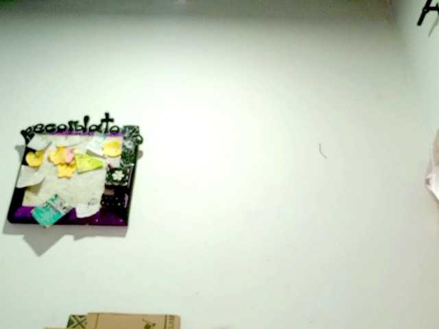 PetiteIvoryqueens live cam on BongaCams