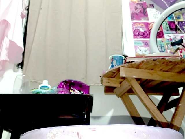 PetiteIvoryqueens live cam on BongaCams