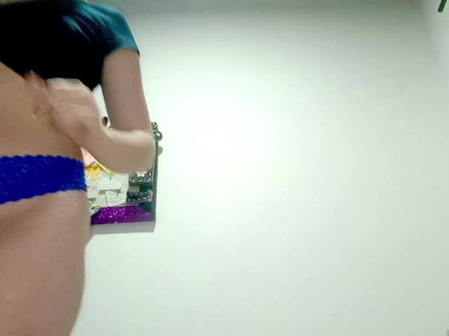 PetiteIvoryqueens live cam on BongaCams