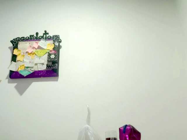 PetiteIvoryqueens live cam on BongaCams