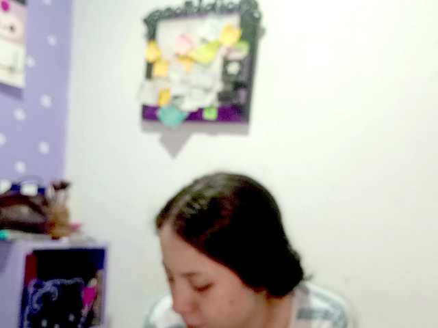 PetiteIvoryqueens live cam
