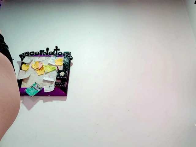 PetiteIvoryqueens live cam on BongaCams