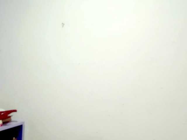 PetiteIvoryqueens live cam on BongaCams