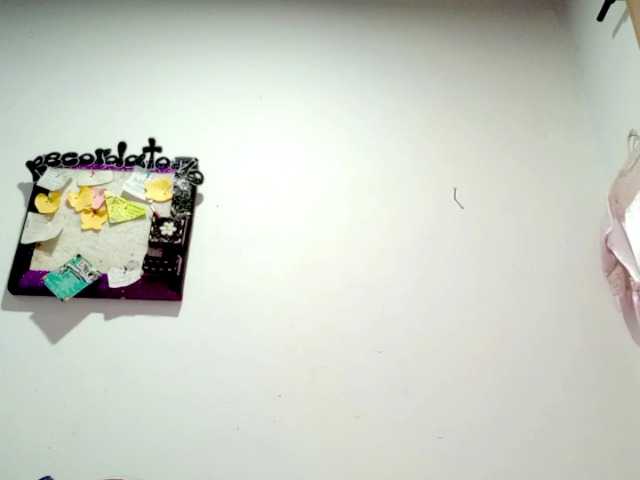 PetiteIvoryqueens live cam preview