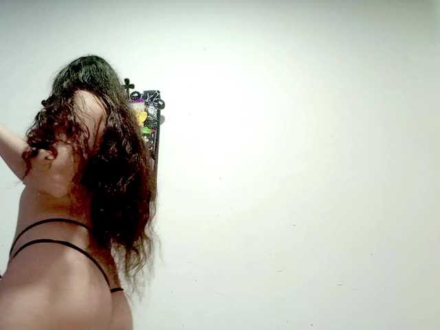 PetiteIvoryqueens live cam on BongaCams