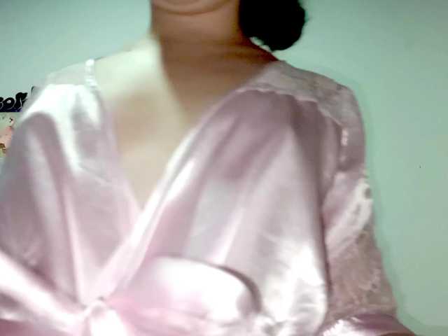 PetiteIvoryqueens live cam on BongaCams