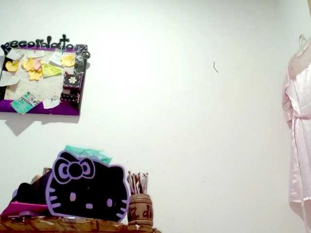 PetiteIvoryqueens live cam on BongaCams