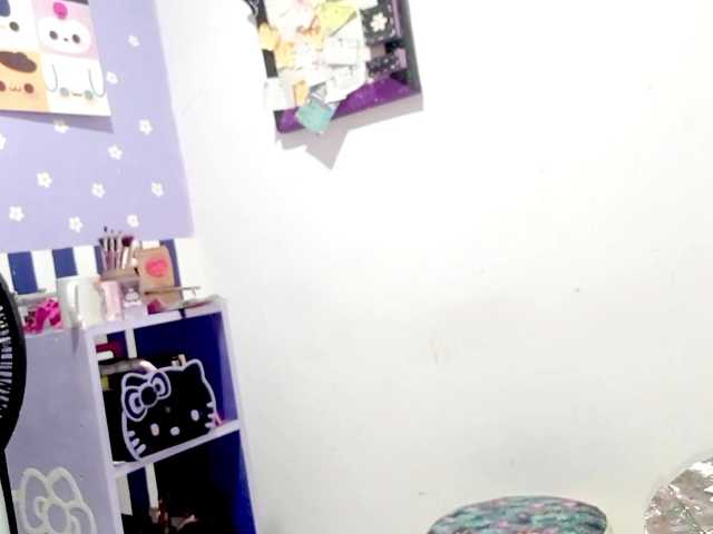 PetiteIvoryqueens live cam on BongaCams