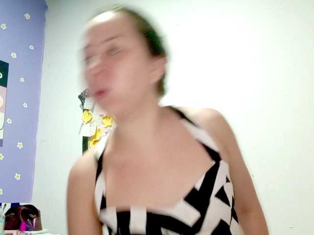 PetiteIvoryqueens live cam on BongaCams