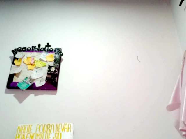 PetiteIvoryqueens webcam