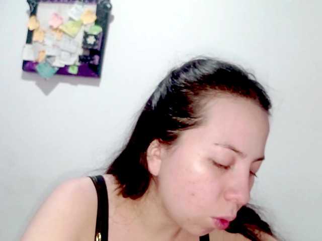 PetiteIvoryqueens live cam on BongaCams