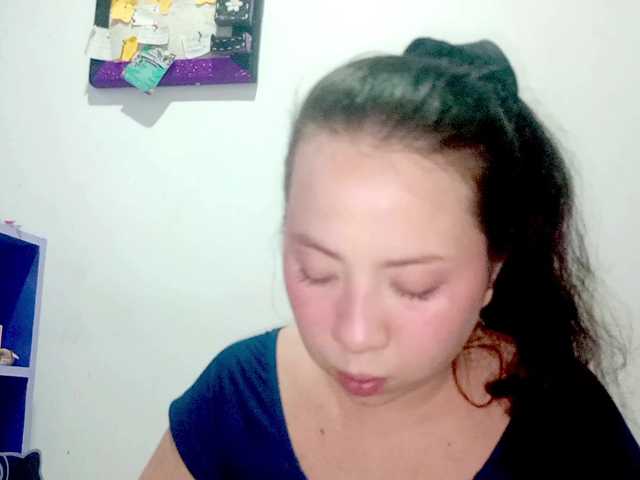 PetiteIvoryqueens live cam on BongaCams