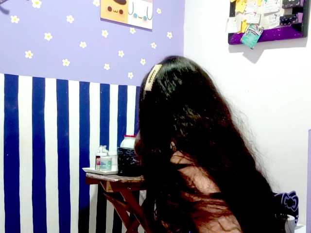 PetiteIvoryqueens webcam