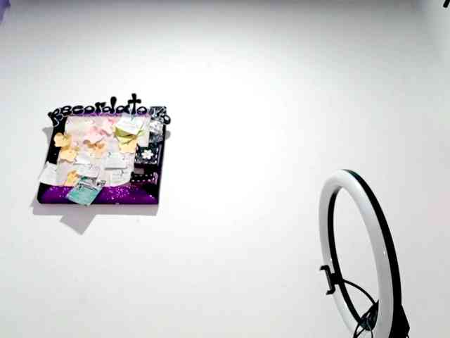 PetiteIvoryqueens webcam