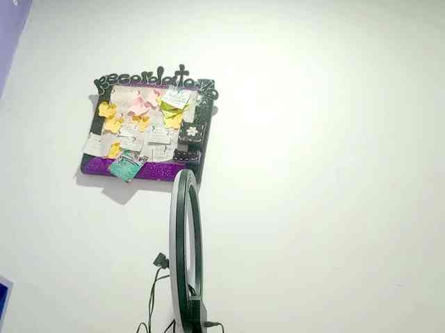 PetiteIvoryqueens webcam