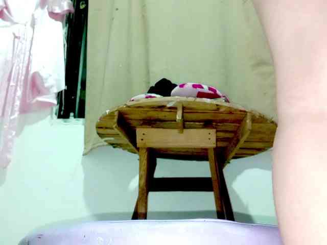 PetiteIvoryqueens webcam