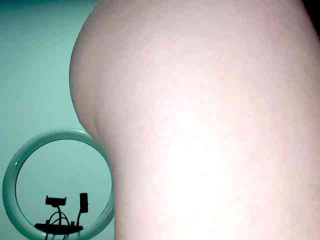 PetiteIvoryqueens webcam