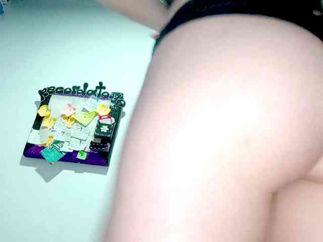 PetiteIvoryqueens webcam