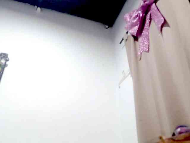 PetiteIvoryqueens webcam