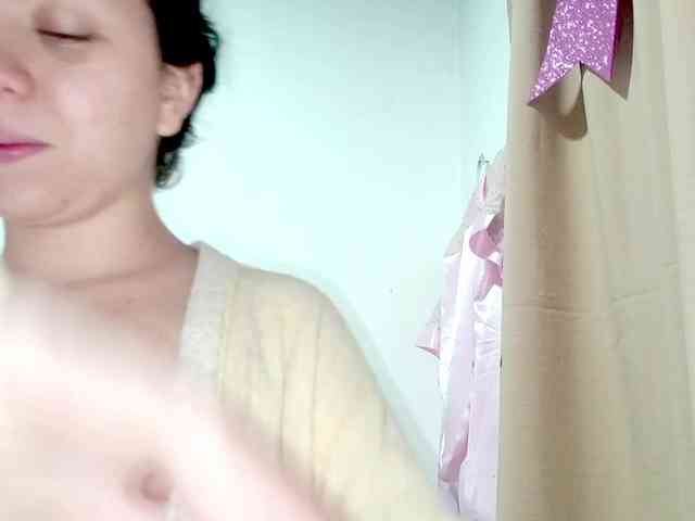 PetiteIvoryqueens webcam