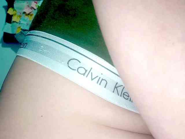 PetiteIvoryqueens webcam