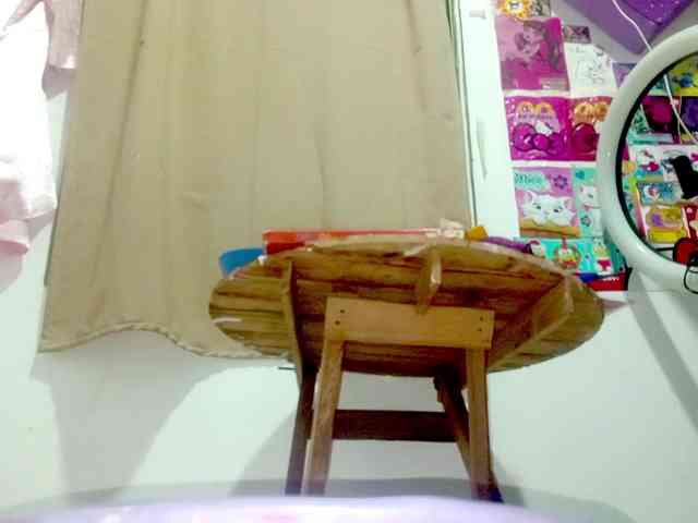PetiteIvoryqueens webcam