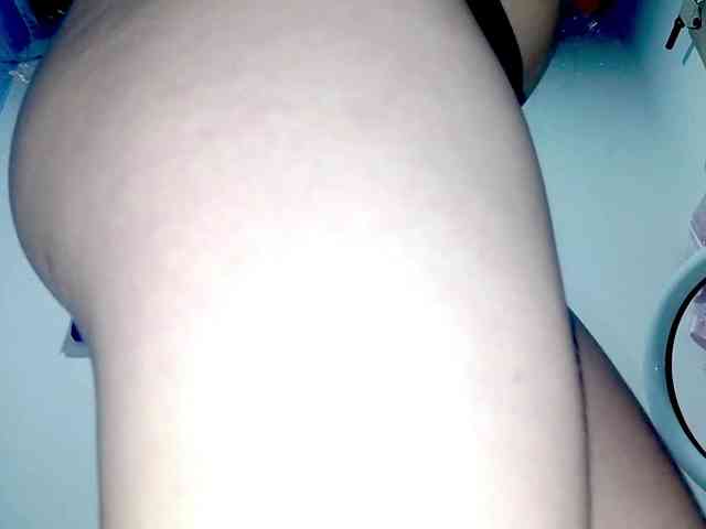 PetiteIvoryqueens webcam