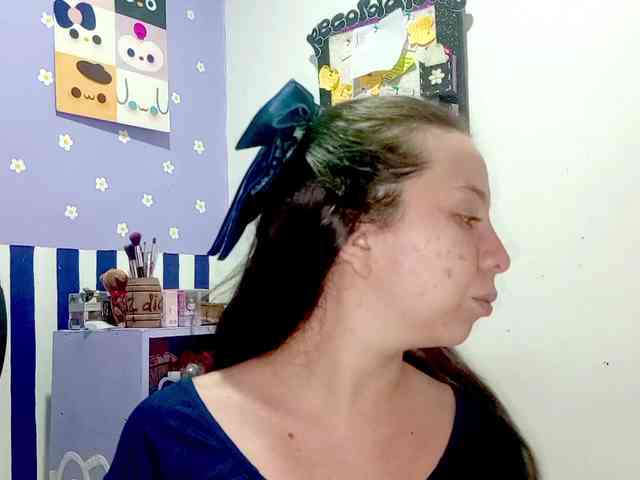 PetiteIvoryqueens webcam
