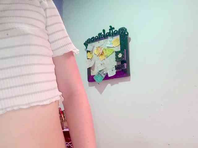 PetiteIvoryqueens webcam