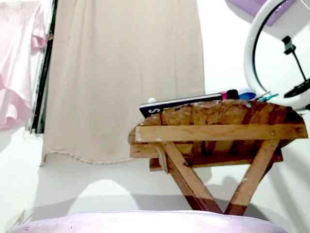 PetiteIvoryqueens webcam