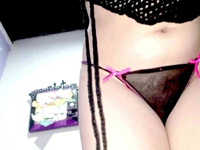PetiteIvoryqueens webcam