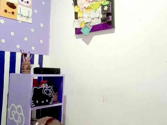 PetiteIvoryqueens webcam