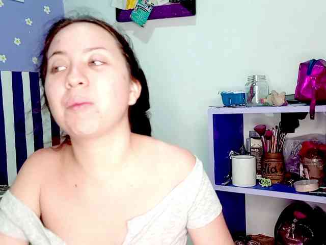 PetiteIvoryqueens webcam