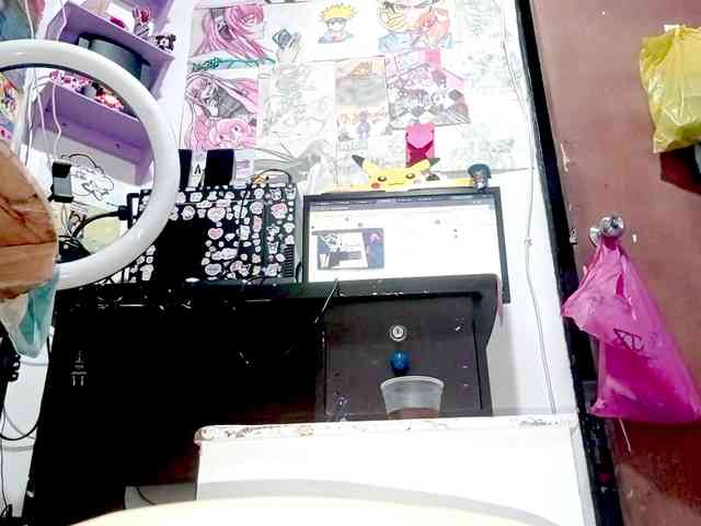 PetiteIvoryqueens webcam